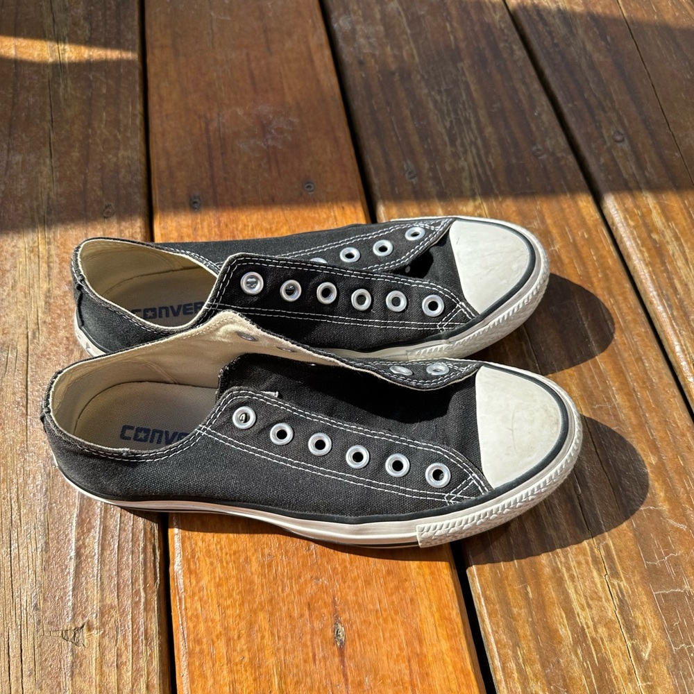 Black low top converse size 7